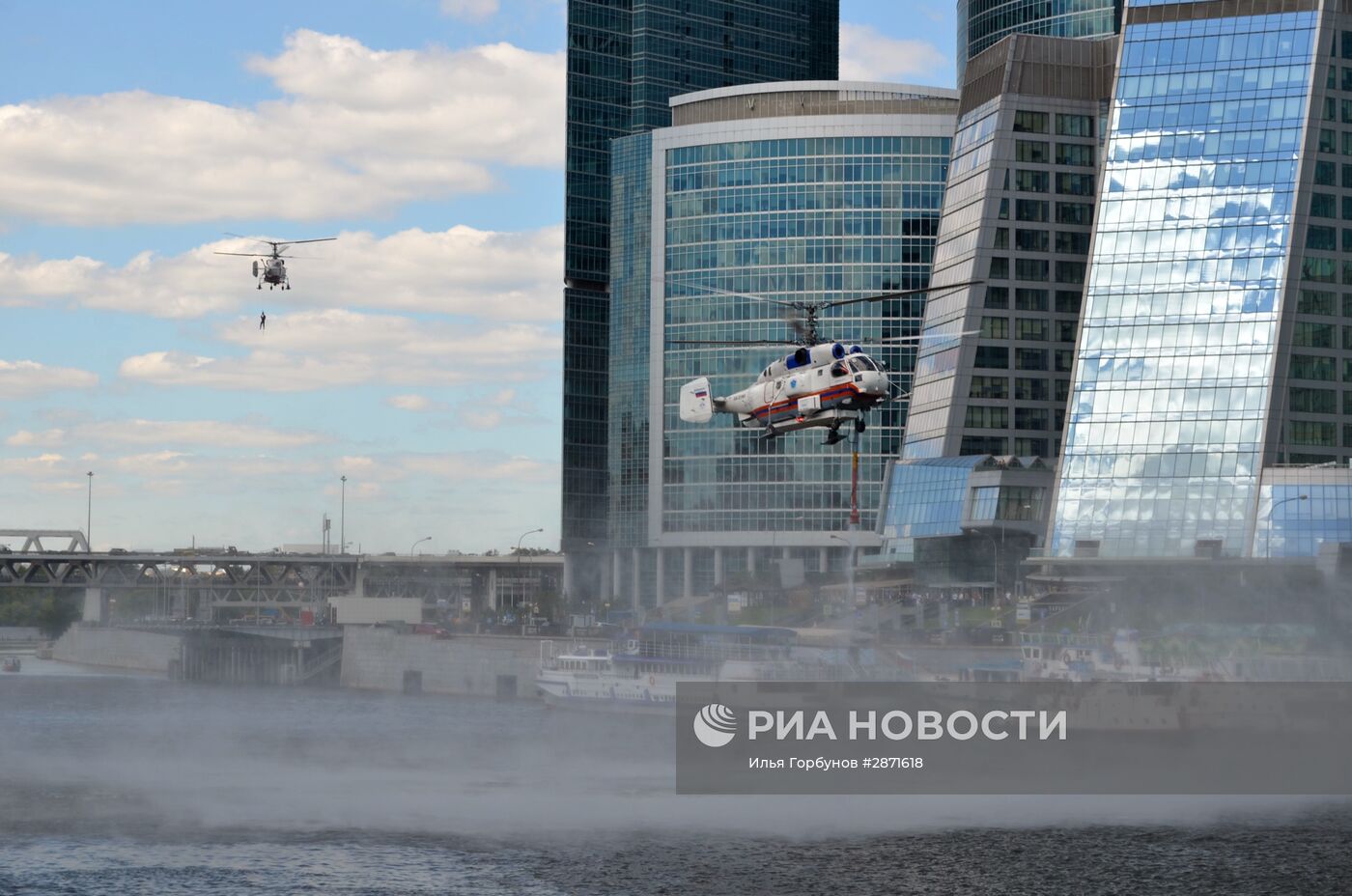 Учения МЧС на мосту "Багратион" в Москве