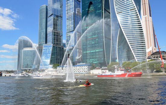 Учения МЧС на мосту "Багратион" в Москве