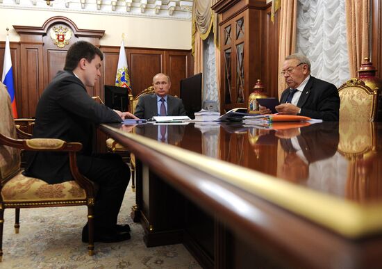 Президент РФ В. Путин встретился с главами РАН В. Фортовым и ФАНО России М. Котюковым