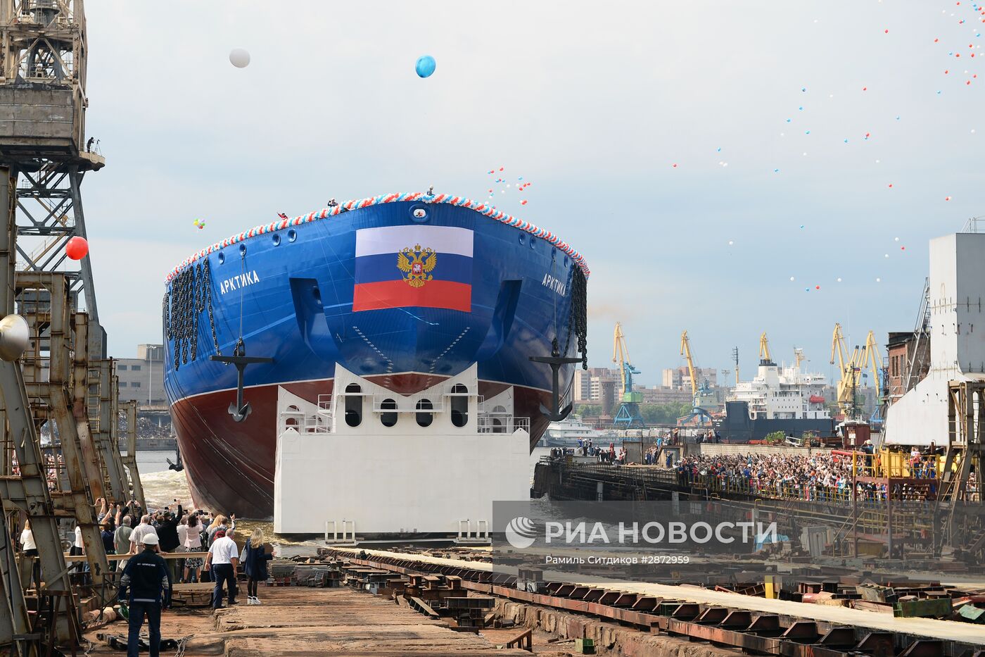 Спуск на воду головного атомного ледокола проекта "Арктика" в Санкт-Петербурге