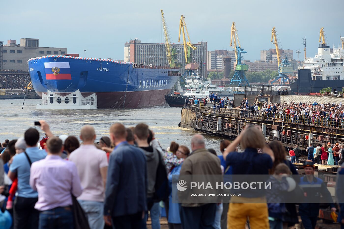Спуск на воду головного атомного ледокола проекта "Арктика" в Санкт-Петербурге
