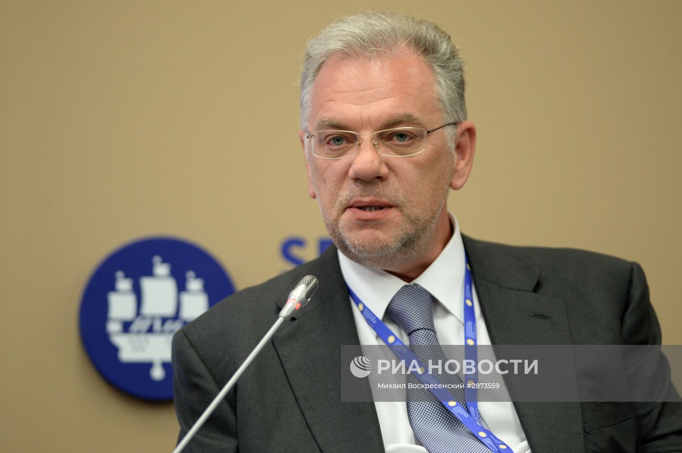 Дискуссия "Деловой форум БРИКС: совместными усилиями к устойчивому экономическому развитию" в рамках ПМЭФ