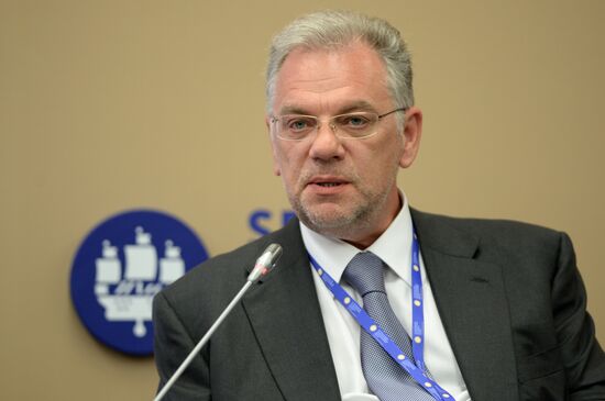 Дискуссия "Деловой форум БРИКС: совместными усилиями к устойчивому экономическому развитию" в рамках ПМЭФ