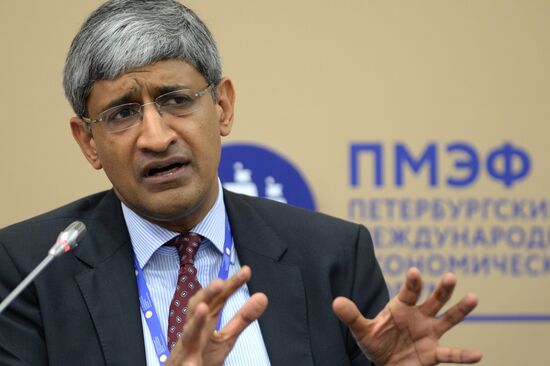 Дискуссия "Деловой форум БРИКС: совместными усилиями к устойчивому экономическому развитию" в рамках ПМЭФ