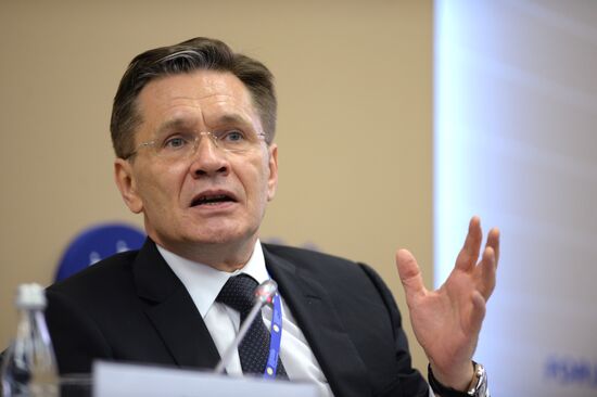 Дискуссия "Деловой форум БРИКС: совместными усилиями к устойчивому экономическому развитию" в рамках ПМЭФ