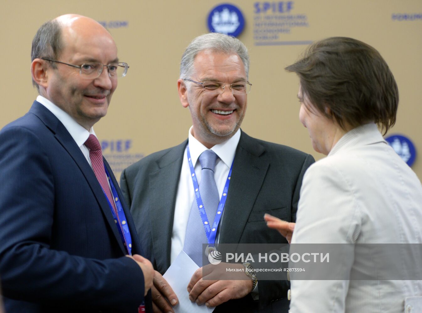 Дискуссия "Деловой форум БРИКС: совместными усилиями к устойчивому экономическому развитию" в рамках ПМЭФ