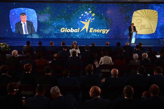 Церемония вручения премии "Глобальная энергия" в рамках ПМЭФ