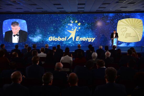 Церемония вручения премии "Глобальная энергия" в рамках ПМЭФ
