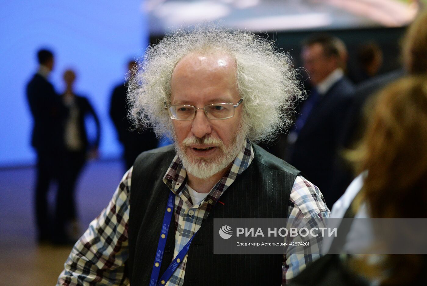 Пленарное заседание "На пороге новой экономической реальности" в рамках ПМЭФ