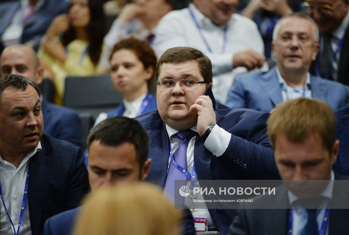 Пленарное заседание "На пороге новой экономической реальности" в рамках ПМЭФ