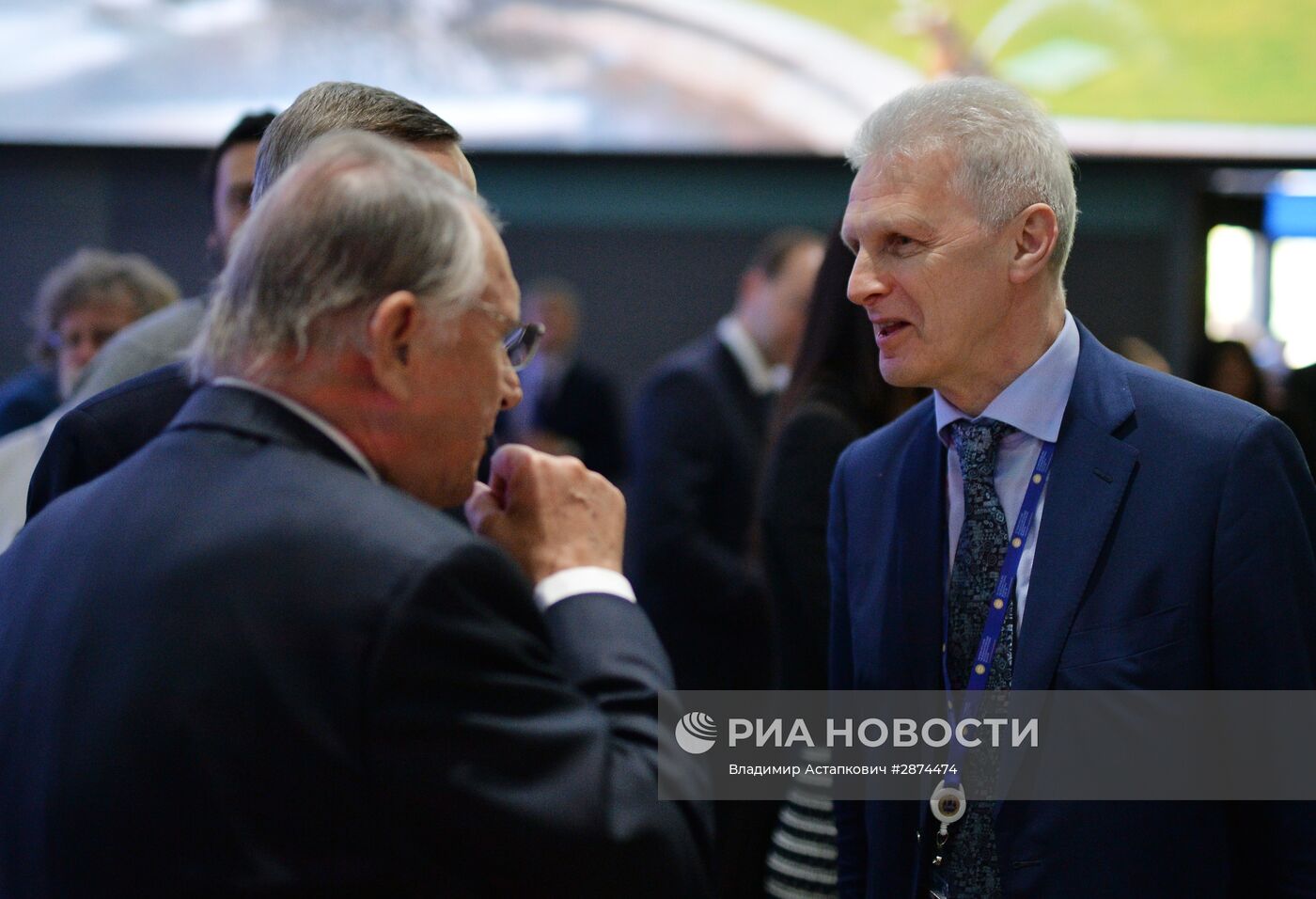 Пленарное заседание "На пороге новой экономической реальности" в рамках ПМЭФ