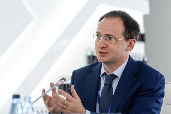 Панельная сессия "Мультфильмы из России. Новый глобальный чемпион?" в рамках ПМЭФ