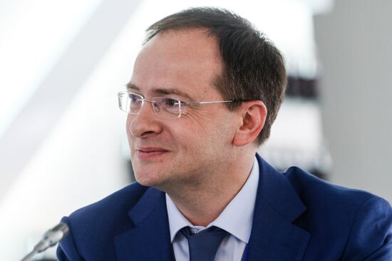 Панельная сессия "Мультфильмы из России. Новый глобальный чемпион?" в рамках ПМЭФ