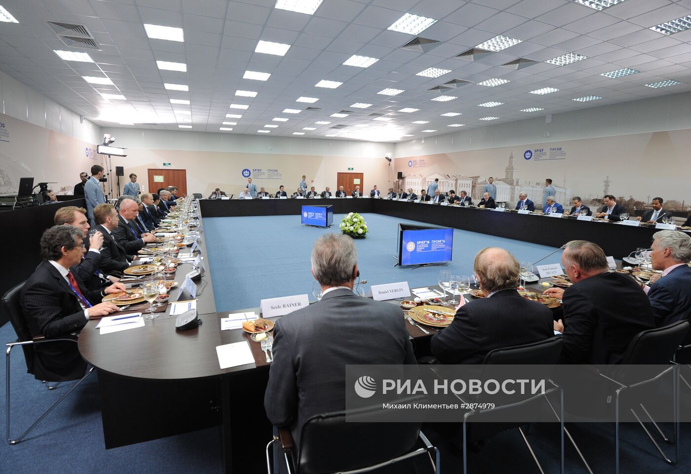 Рабочая поездка президента РФ В. Путина в Санкт-Петербург. День второй