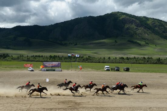 Спортивные соревнования национального праздника Эл Ойын в Республике Алтай