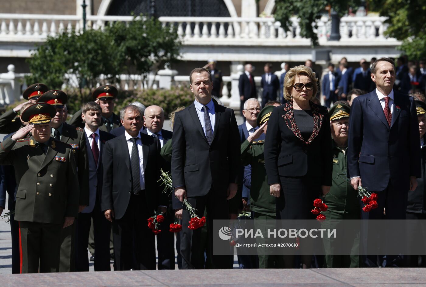 Церемония возложения венка к Могиле Неизвестного солдата у Кремлевской стены