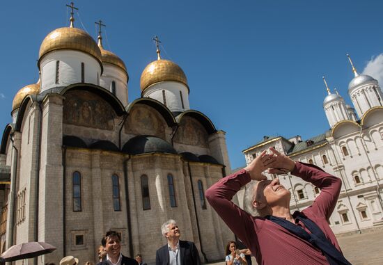 Британский актер сэр Иэн Маккелен посетил Москву