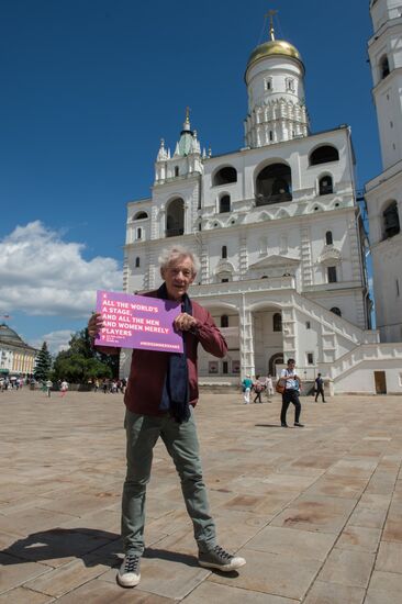 Британский актер сэр Иэн Маккелен посетил Москву