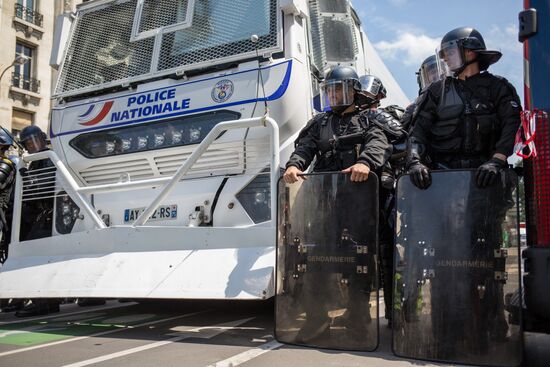 Акция протеста профсоюзов в Париже