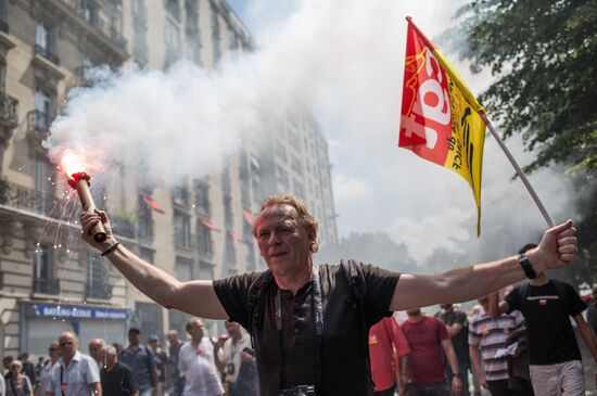 Акция протеста профсоюзов в Париже