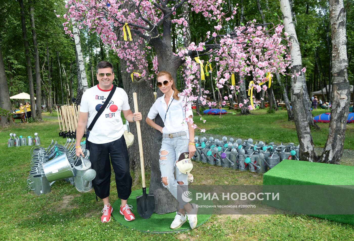 Пикник и высадка черешневого леса Bosco Outlet Vnukovo