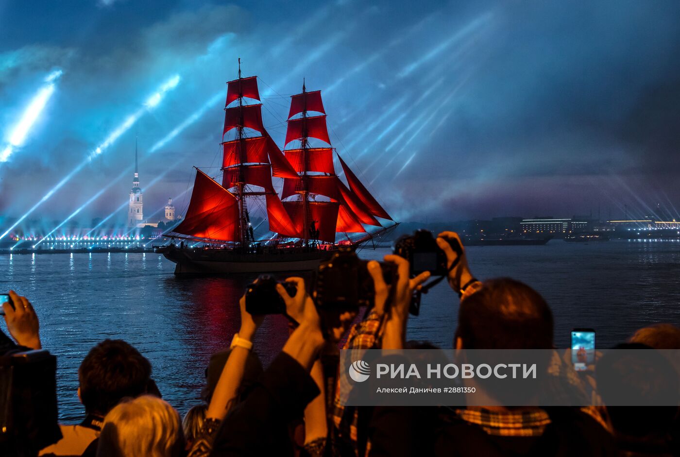 Праздник выпускников "Алые паруса-2016" в Санкт-Петербурге