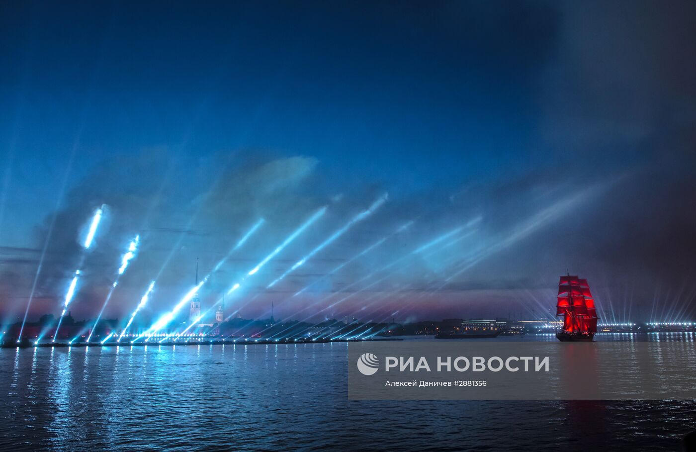 Праздник выпускников "Алые паруса-2016" в Санкт-Петербурге