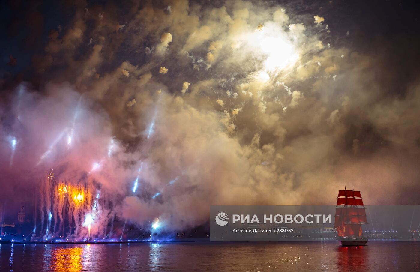 Праздник выпускников "Алые паруса-2016" в Санкт-Петербурге