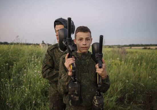 Военно-патриотические сборы для молодежи ДНР "Выживание в боевых условиях"
