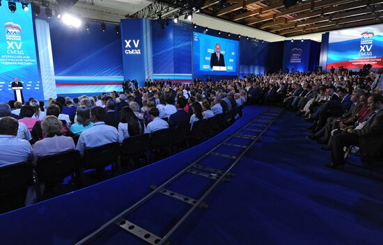 Президент РФ В. Путин и премьер-министр РФ Д. Медведев приняли участие в XV съезде партии "Единая Россия"
