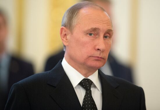 Президент РФ В. Путин встретился с выпускниками высших военных учебных заведений