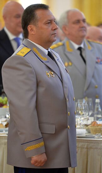 Президент РФ В. Путин встретился с выпускниками высших военных учебных заведений