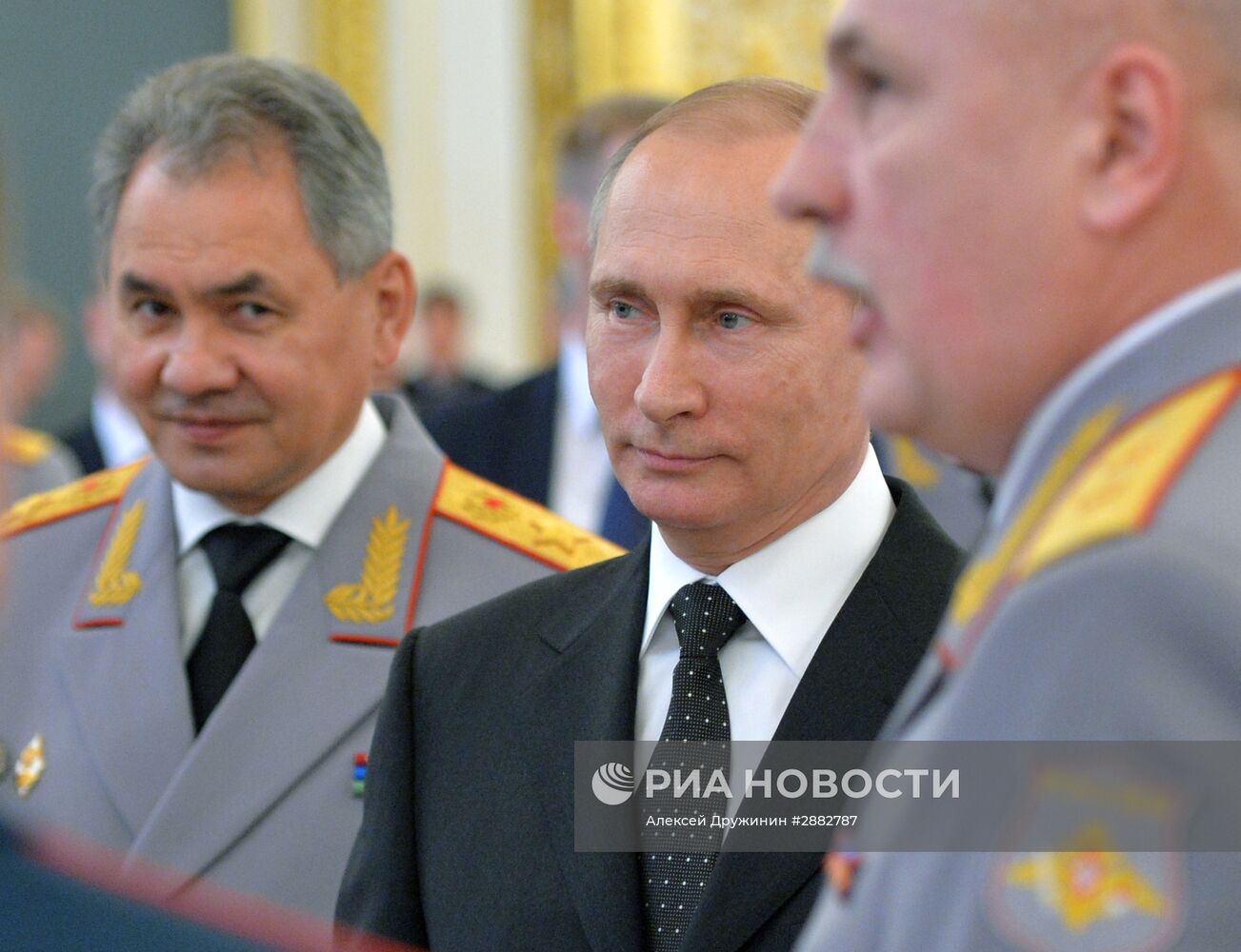 Президент РФ В. Путин встретился с выпускниками высших военных учебных заведений