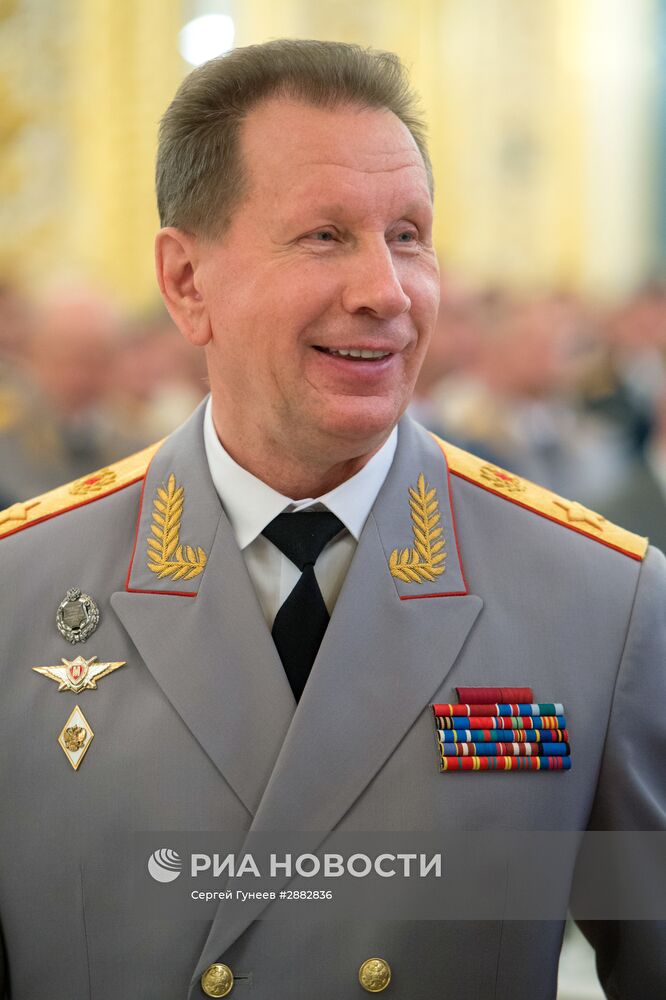 Президент РФ В. Путин встретился с выпускниками высших военных учебных заведений