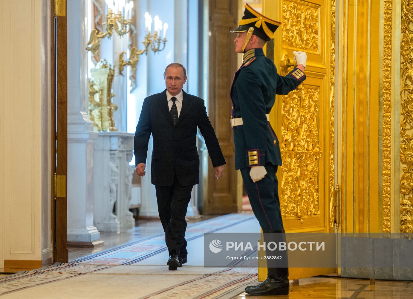 Президент РФ В. Путин встретился с выпускниками высших военных учебных заведений