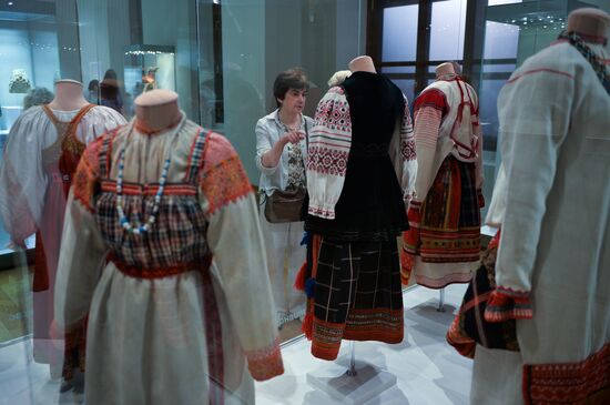 Открытие выставки "Праздничная одежда народов России"