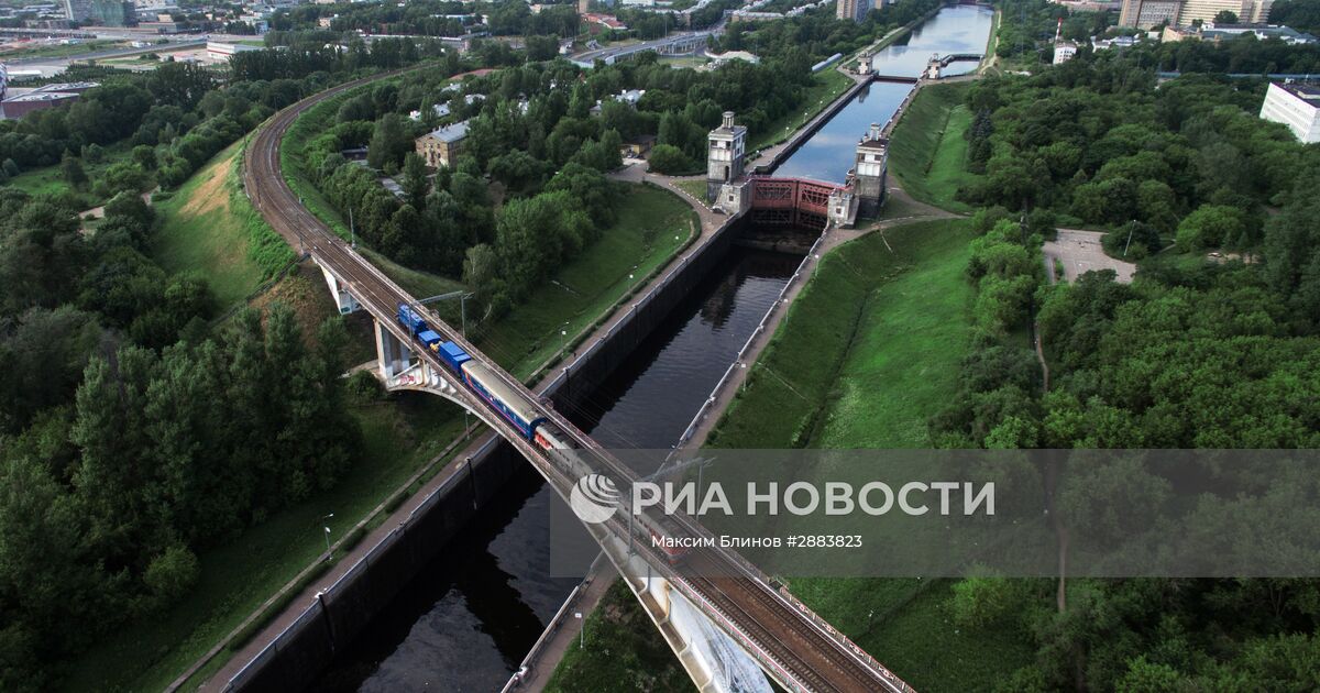 Строительство моста через химкинское водохранилище