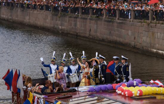 Речной карнавал в Санкт-Петербурге