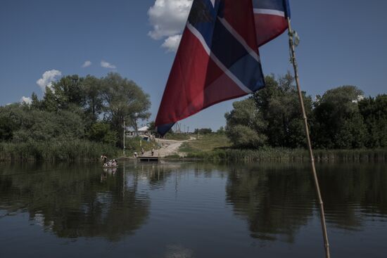 Переправа через реку Северский Донец, разделяющую ЛНР и Украину