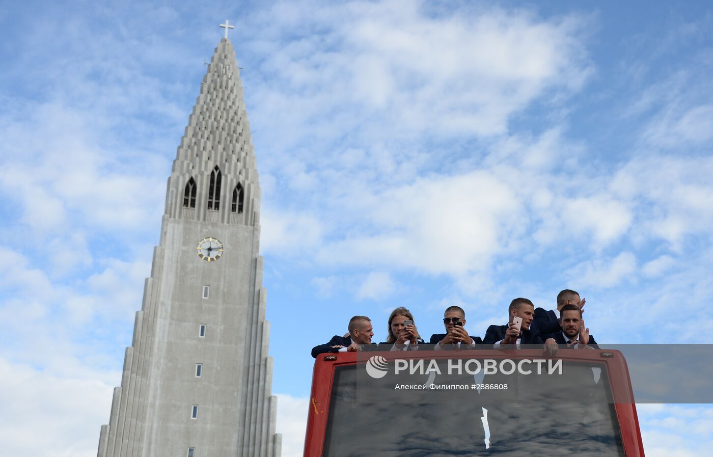 Встреча футболистов сборной Исландии с Евро-2016