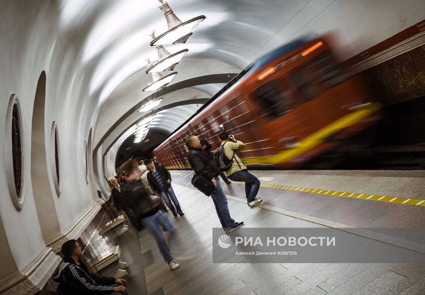 Запуск поезда "Красная стрела" в петербургском метро