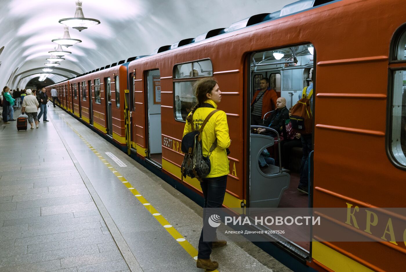 Запуск поезда "Красная стрела" в петербургском метро