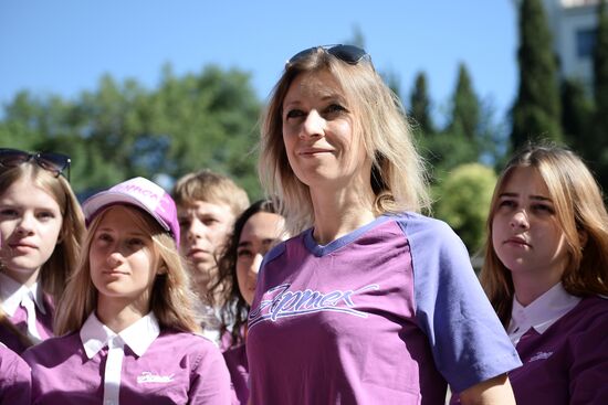 Официальный представитель МИД РФ М.Захарова посетила "Артек"