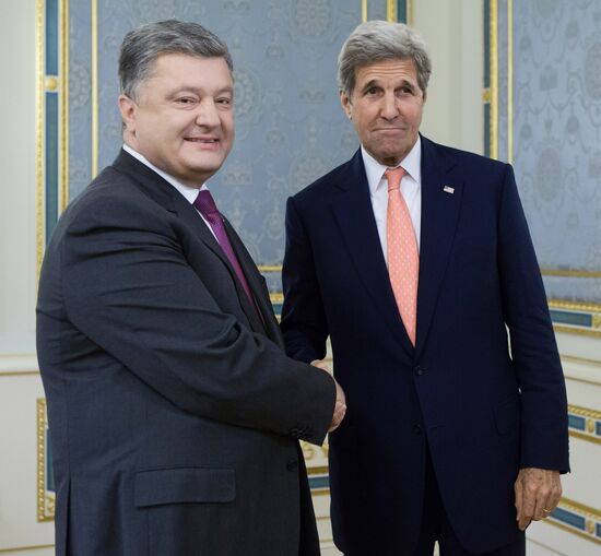 Встреча президента Украины Петра Порошенко с Государственным секретарем США Джоном Керри