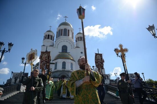 Крестный ход в честь Дня памяти святых Петра и Февронии в Екатеринбурге