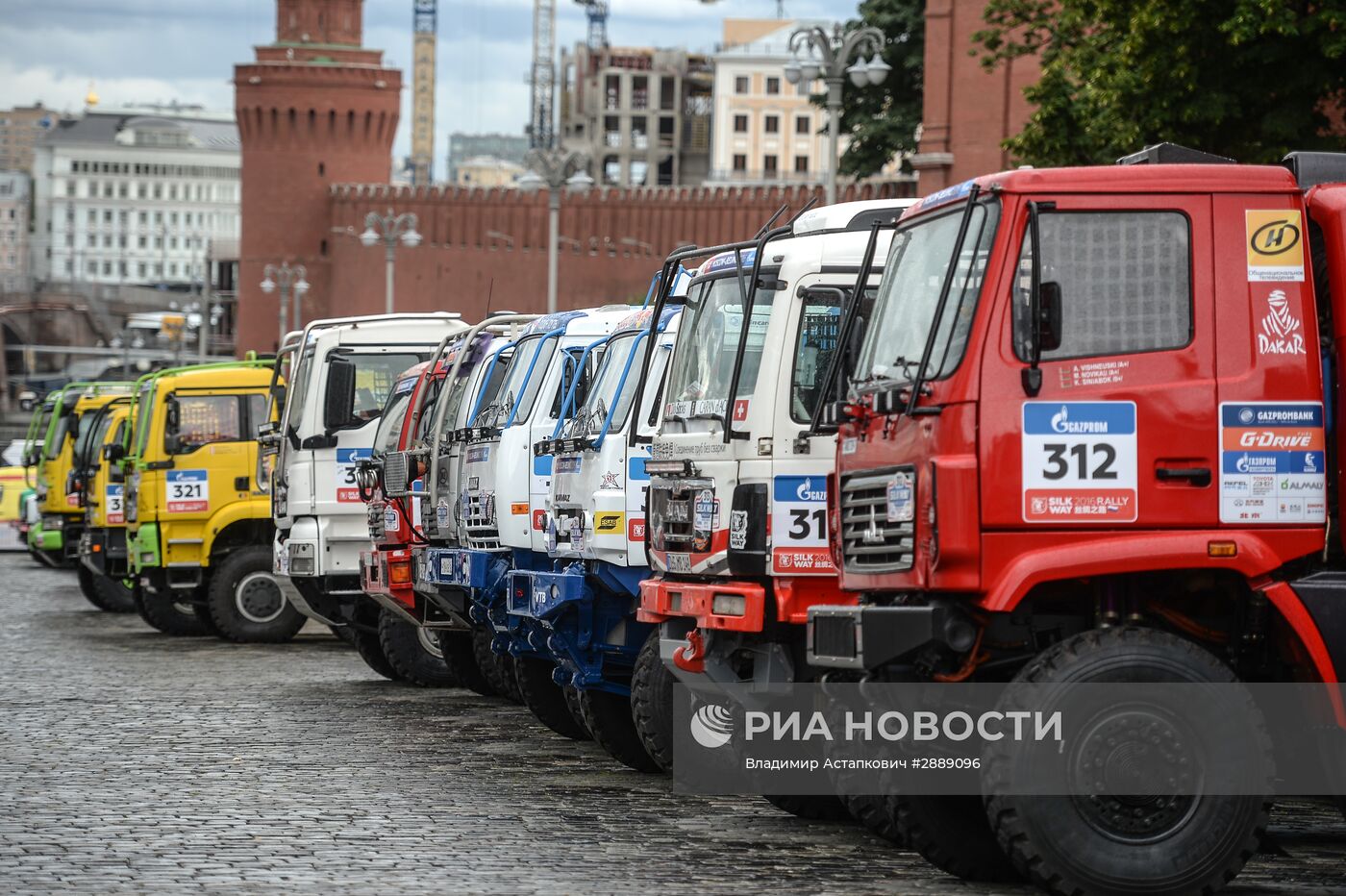 В Москве стартовало ралли "Шелковый путь - 2016"