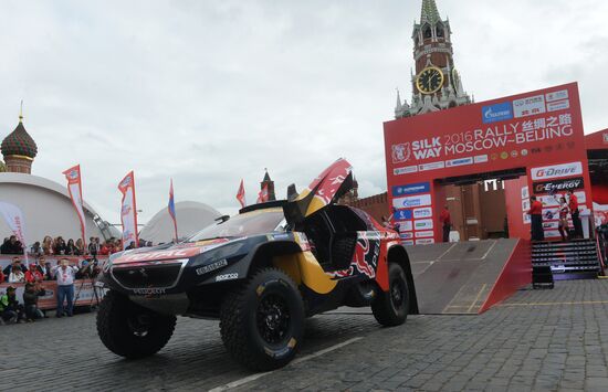 В Москве стартовало ралли "Шелковый путь - 2016"