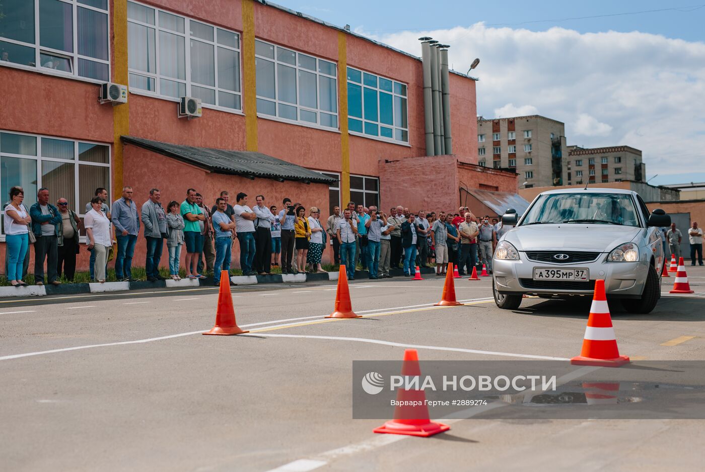 Демонстрация сотрудниками ГИБДД по Ивановской области новых правил сдачи практического экзамена