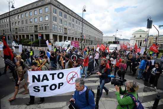 Акции протеста против саммита НАТО