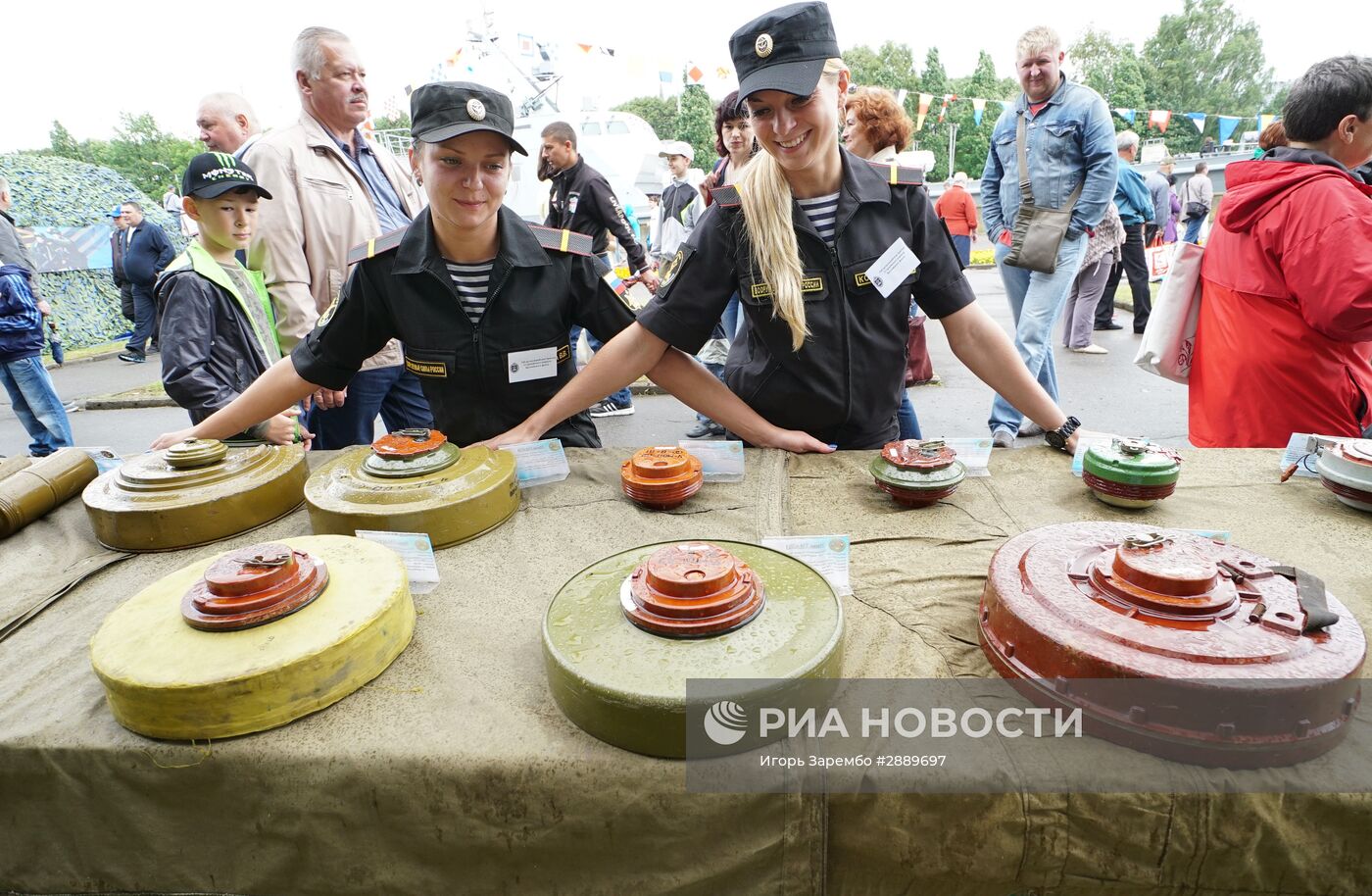 Выставка вооружения Балтийского флота в рамках празднования Дня города